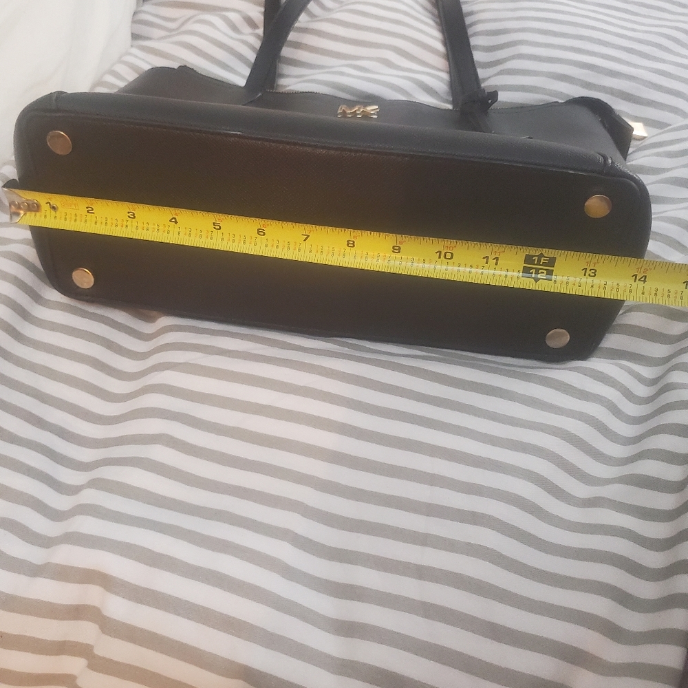 Michael Kors Large Black Bag - Picture 5 of 9